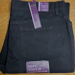 NWT Gloria Vanderbilt Amanda Black Jeans Size 16 Short